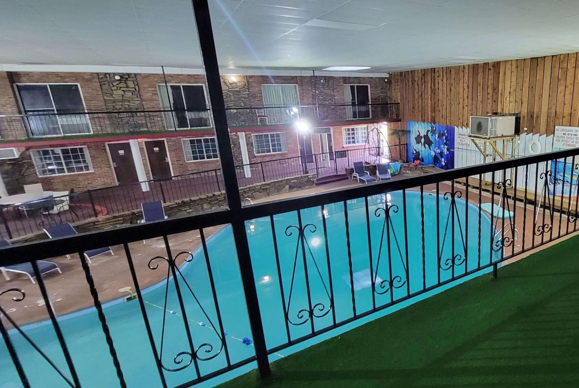 Ramada By Wyndham Mountain Home Exterior foto